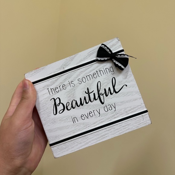 There’s something beautiful in every day 🎀 ❤️ decor accent - Picture 5 of 5